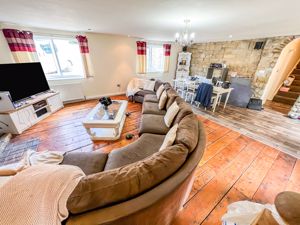 LIVING ROOM- click for photo gallery